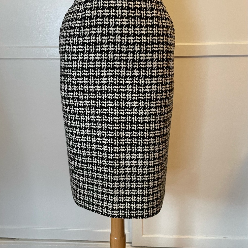 Vintage Evan Picone black and white herringbone straight skirt